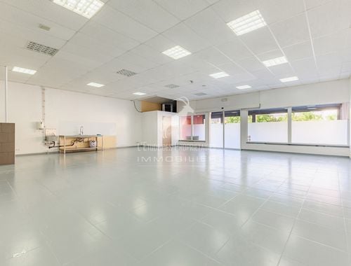                                         Gemengd gebruik te huur in Monceau-sur-Sambre, € 1.000
