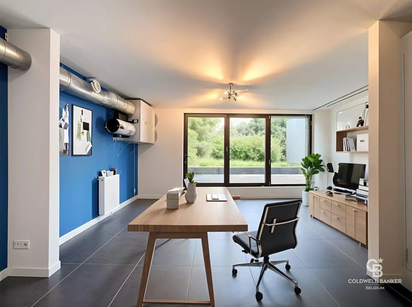 Bel espace bureau pouvant accueillir tout type de professions. Le bâtiment a été construit en 2015 et possède une performance énergétique de lettre A.