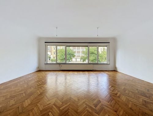                                         Appartement te huur in Elsene, € 1.300
