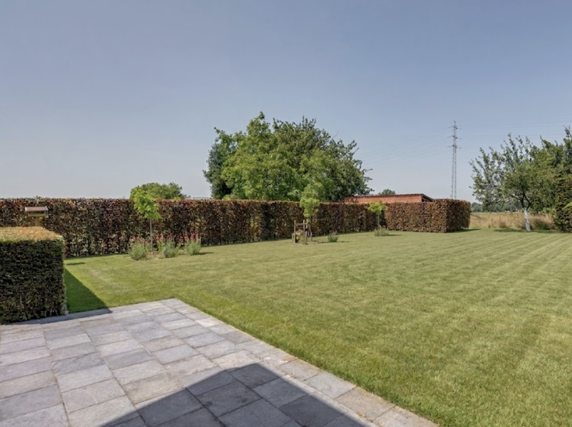 Het wordt steeds zeldzamer om een solide gebouwde villa op een royaal perceel van 15are te vinden die bovendien volledig klaar is voor de toekomst. De