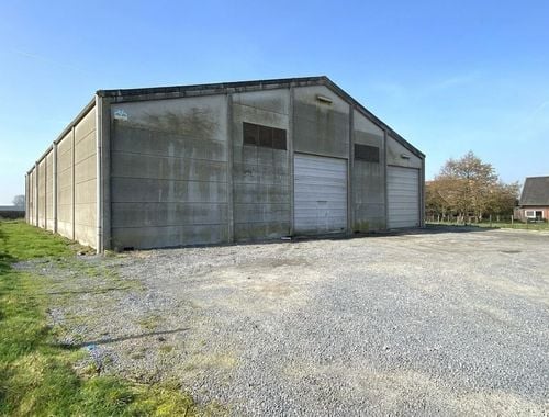                                         Entrepôt à louer à Tielt, € 838
