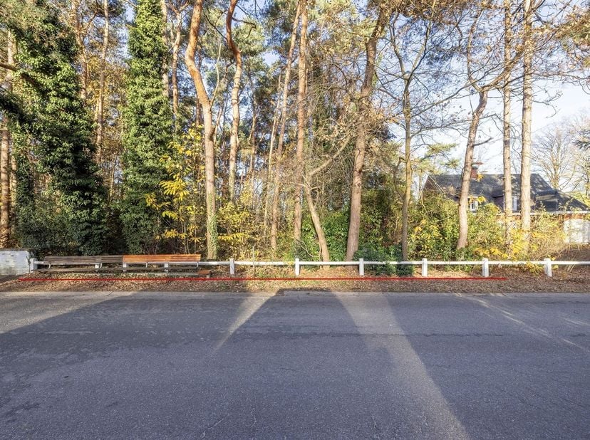 Rustig gelegen bouwgrond voor open bebouwing. De bouwgrond is 1235m² groot en is gelegen in een doodlopende straat te Beerzel, nagenoeg op het natuurd