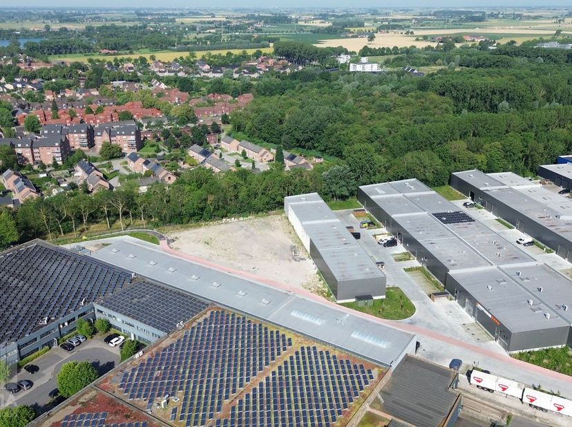 Nieuwbouw KMO-unit met een oppervlakte van 282 m² in de laatste fase van KMO-ontwikkeling 'PORTIS'. Deze bestaat uit 49 KMO-units met oppervlaktes tus