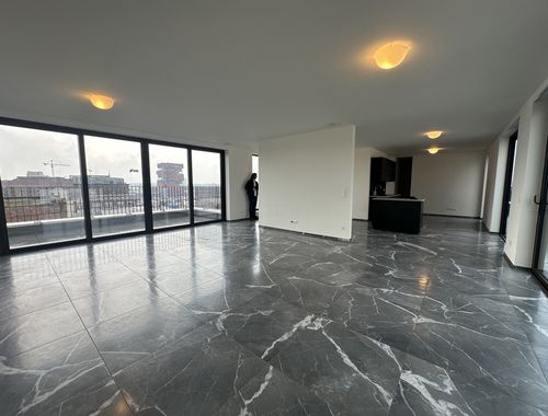                                        Kantoor te huur in Antwerpen, € 2.450
