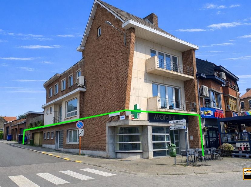 Te renoveren handelspand op centrumlocatie.<br />
<br />
Dit handelspand is gelegen op een zeer centrale locatie met veel doorgaand verkeer.<br />
