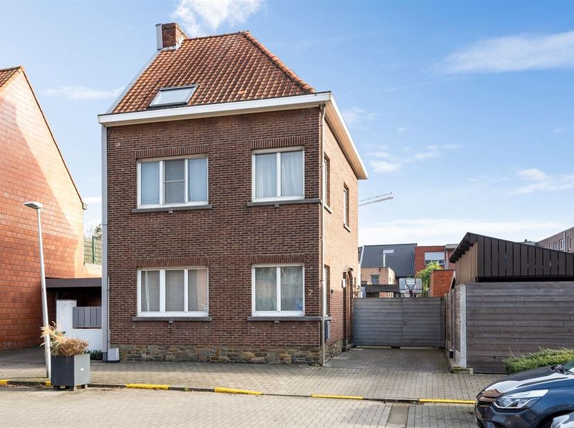 Instapklare gezinswoning met tuin en garage nabij het centrum van Niel<br />
Deze instapklare woning is ideaal gelegen op wandelafstand van het centru