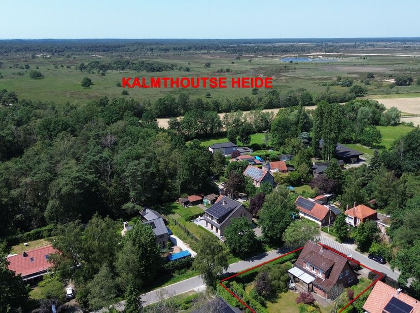 Vrijstaande woning op een prachtig gelegen perceel van 830m² op een boogscheut van de Kalmthoutse Heide<br />
<br />
De woning is gelegen in het gro