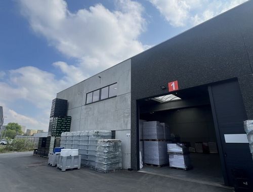                                         Bâtiment d’entreprise à louer à Sint-Denijs-Westrem, € 2.143,75
