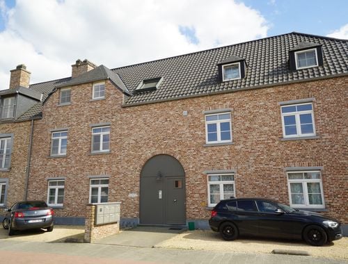                                         Appartement à louer à Vorst, € 815
