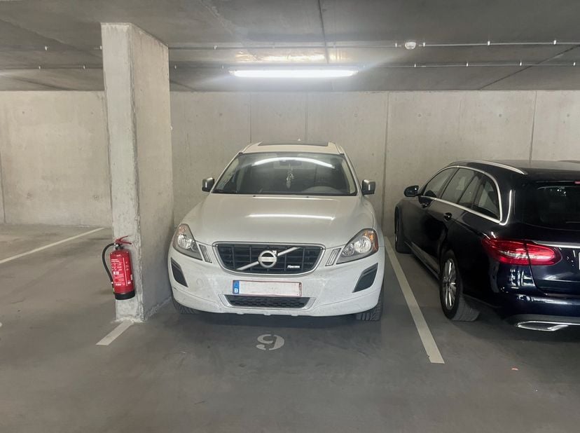 In het project Wings in Bevingen-Centrum bieden we overdekte autostaanplaatsen van 23 m² te koop aan. Ze zijn bereikbaar via een automatische sectiona