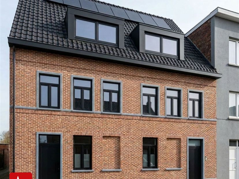 Welkom in deze fantastische nieuwbouwwoning in Lokeren!<br />
<br />
Een ruime gezinswoning met een klassiek-modern karakter. Dit pand vormt de idea