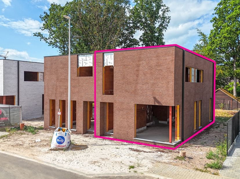 Elke zondag welkom op ons kantoor van 10u-12u voor meer info over de nieuwbouwprojecten! <br />
Moderne nieuwbouwwoning in ruwbouw (HOB) met 3 slpks,