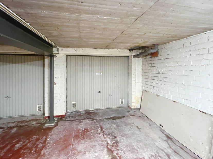 Garagebox te koop in Strombeek-Bever, gelegen in een kleinschalig en verzorgd complex op wandelafstand van het centrum.<br />
Ideaal als veilige stock
