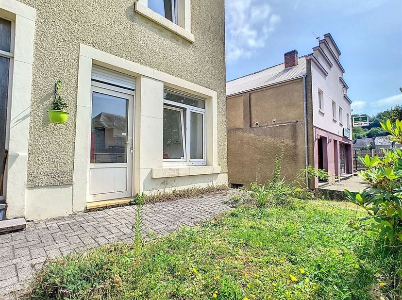 W Immobilière vous propose en location un duplex de 51 m² composé comme suit: niveau 0: cuisine équipée, buanderie, wc. Niveau +1: chambre, salle de b