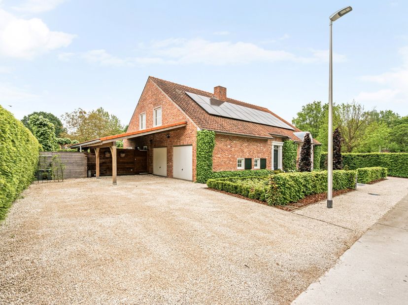 Cette villa individuelle est située dans un emplacement de choix au bout d'une impasse à Heppen, Leopoldsburg, sur un magnifique terrain de 7 ares 94