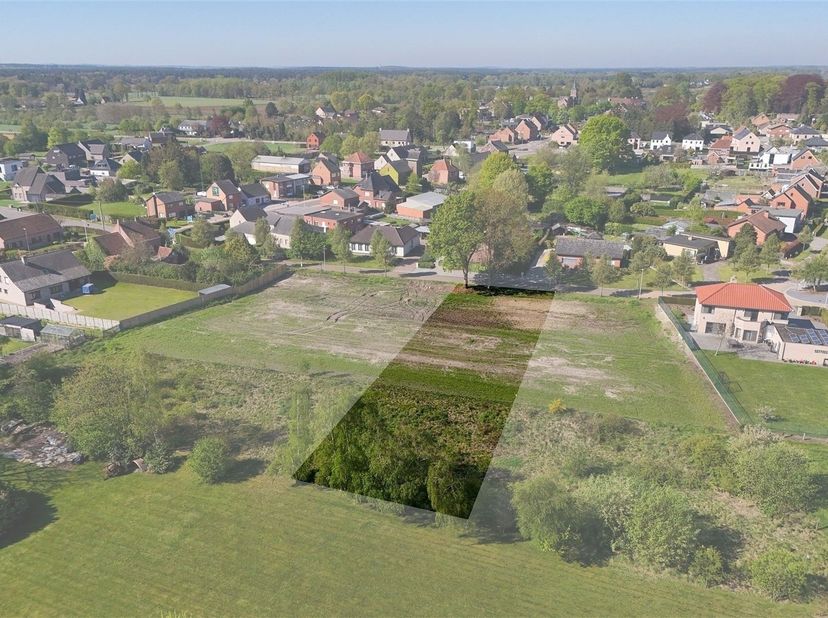 Rustig gelegen bouwgrond van 15a61ca voor open bebouwing met zicht op omliggende velden en natuur<br />
<br />
Omgeving:<br />
+ Rustige en groene