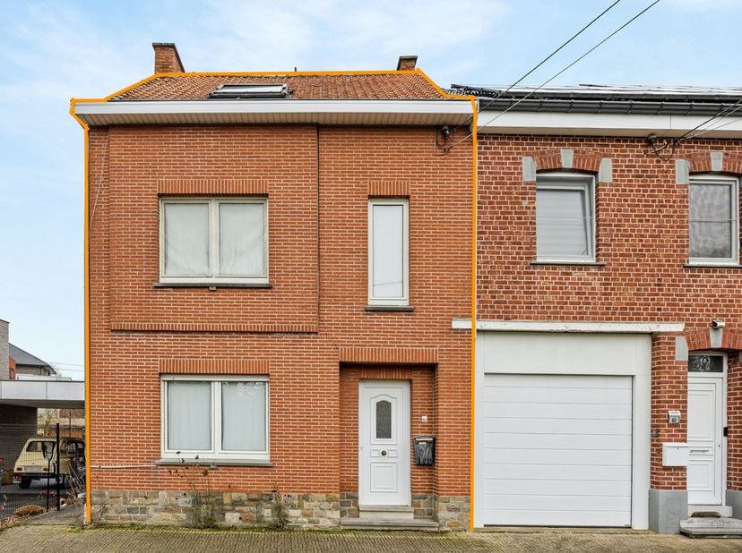 Voor meer info en foto’s, surf naar www.swevers.be – Deze ruime halfopen bebouwing in de Gotemstraat 62 te Borgloon combineert wooncomfort, ruimte en