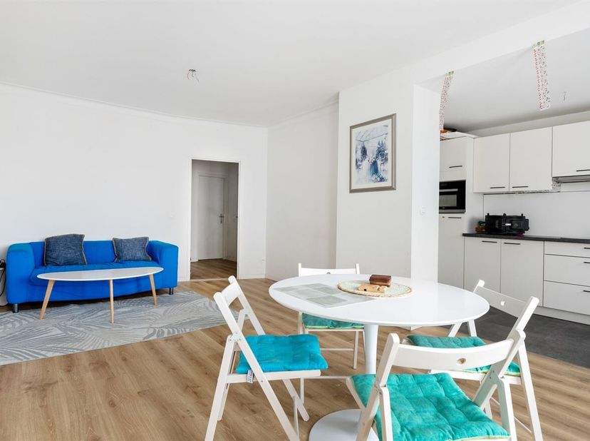 Instapklaar appartement met 2 slaapkamers in Merksem!<br />
Op zoek naar je eerste eigen woning of een slimme investering? Dan mag dit appartement zek