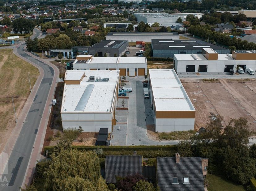 Bedrijfsvastgoed te koop in Kwadestraat 113,
                    8800 Roeselare