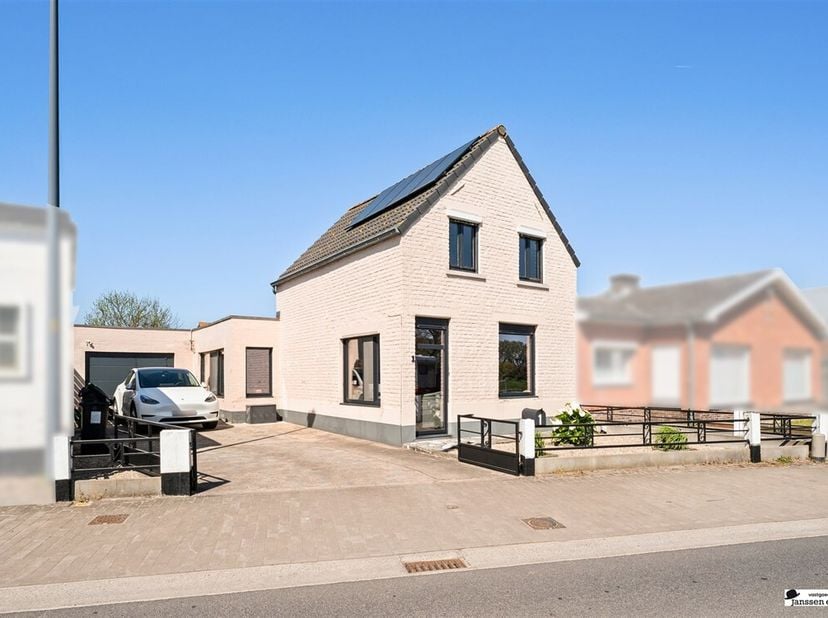 Journée de visite : mercredi 20 mai - inscription obligatoire.<br />
A Zomerstraat-Oost à Sijsele, vous trouverez cette maison familiale magnifiquemen