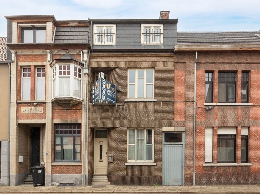Gezellige stadswoning in het centrum van Mol op perceel van 290 m².<br />
Op zoek naar een charmante woning op een topligging? Deze gezellige stadswon