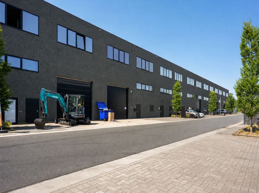 Instapklare kantoor-/praktijkruimte op KMO-site La Corbeille in Hulshout/Westmeerbeek. De unit combineert een sterke ligging binnen een actieve bedrij