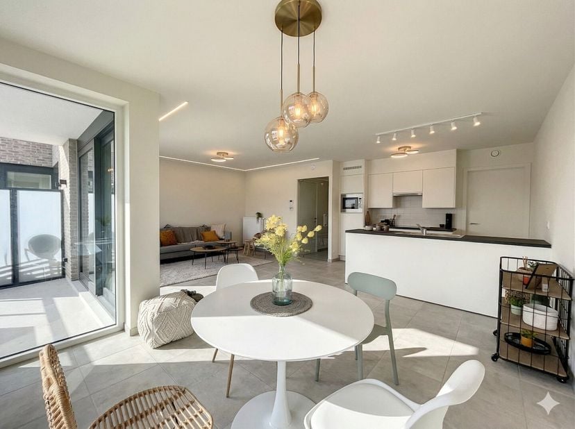 Bent u op zoek naar een degelijke investering met onmiddellijke huuropbrengst?<br />
Deze opbrengsteigendom bestaat uit 3 appartementen met bijhorende
