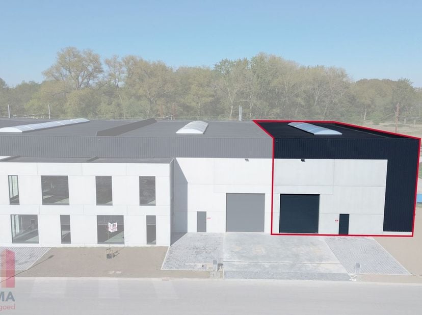 Nieuwbouw magazijnruimte met een oppervlakte van maar liefst 468 m² in combinatie met 3 privatieve parkeerplaatsen. De casco magazijnruimte is opgebou