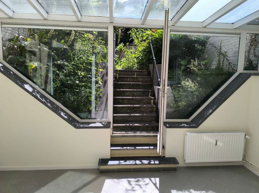 AVENUE DE TERVUEREN: VLAKBIJ MERODE &amp; CINQUANTENAIRE: onze favoriet: prachtig appartement (studio) met eigen tuin!