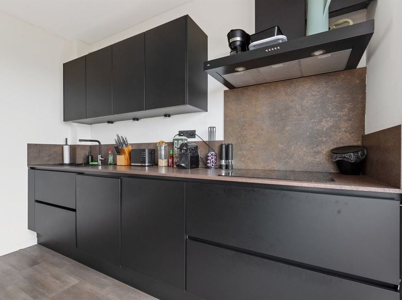 Cet appartement prêt à emménager allie une vue panoramique au confort de vie contemporain. Grâce à son emplacement au 13e étage, vous profiterez chaqu