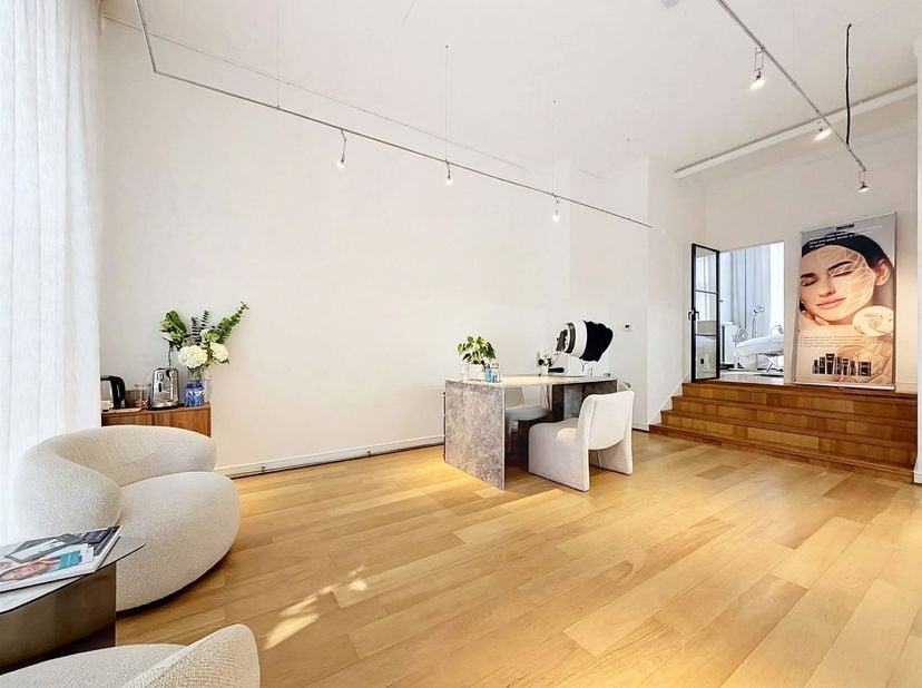 Bien professionnel à vendre à ,
                    1000 Bruxelles