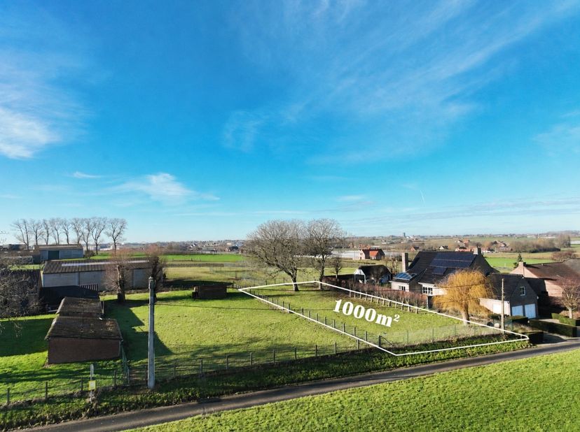 Uitzonderlijk bouwgrond (maar liefst 1000m²) in de Elzerijstraat te Moorslede. Een zeldzame locatie&amp;nbsp;waar ruimte, licht en stilte samenkomen met o