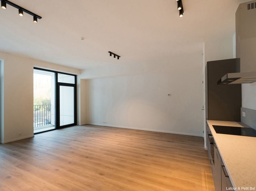 WOLUWE-SAINT-LAMBERT – Eerste bewoning – Ideaal gelegen nabij Woluwe Shopping en de grote invalswegen, in een aangename wijk. Prachtig NIEUW APPARTEME