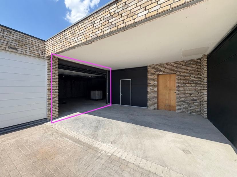 Garage te huur in Hugo Verrieststraat 4,
                    8870 Emelgem