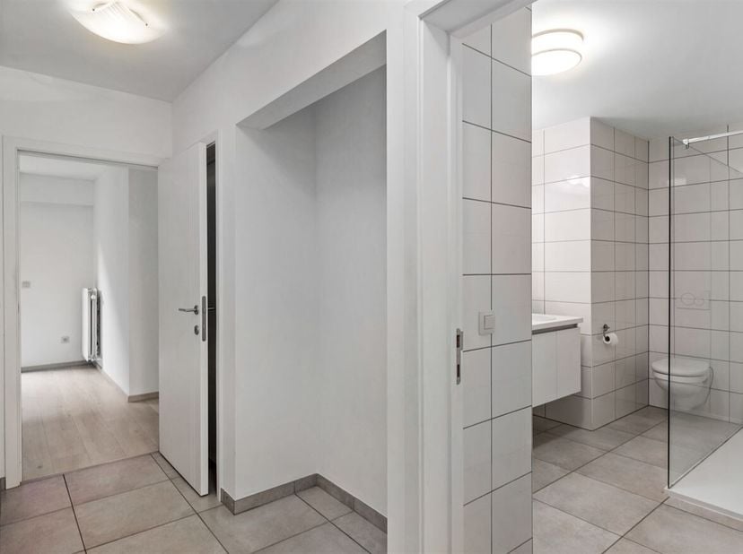TE HUUR: Modern 2-slaapkamerappartement in het hart van Wommelgem<br />
Ligging<br />
Gelegen in een aangename en vlot bereikbare buurt van Wommelgem,