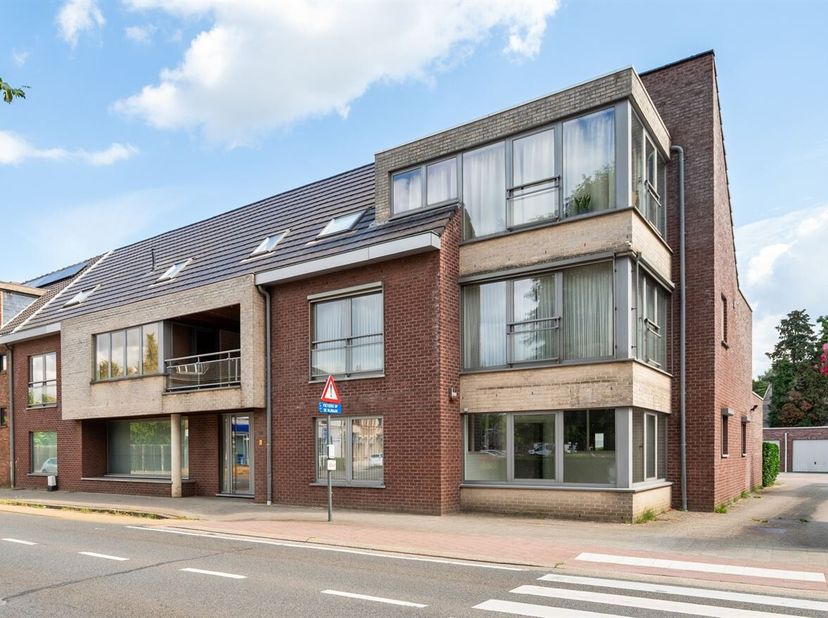 Ruim gelijkvloersappartement met 2 slpks en tuin<br />
Dit ruim appartement is gelegen op de gelijkvloerse verdieping van een residentie uit 2005. De