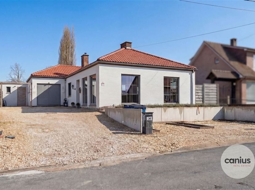 BELLE MAISON DE PLAIN-PIED AVEC 4 CHAMBRES<br />
Vous êtes à la recherche d'une spacieuse maison de plain-pied indépendante à vendre à Heers ? Dans ce