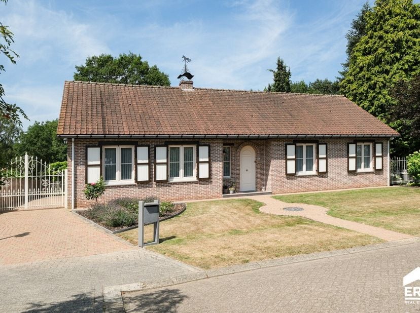 Gelijkvloerse woning met 3 slaapkamers en zolder, rustig gelegen in Herselt (Blauberg)Deze gelijkvloerse woning heeft een bewoonbare oppervlakte van 2