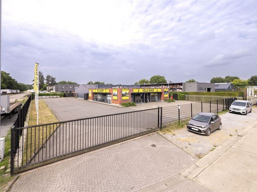 Bien professionnel à vendre
                    à 2200 Herentals