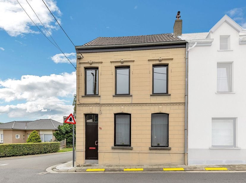 In het hart van Welle bevindt zich deze instapklare hoekwoning op een uitstekende locatie, op wandelafstand van winkels, scholen en openbaar vervoer.