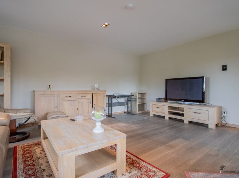 Appartement van 104 m² op de 3de verdieping met 2 slaapkamers, 2 terrassen en staanplaats. <br />
<br />
Gezamenlijke inkomhal op het gelijkvloers.