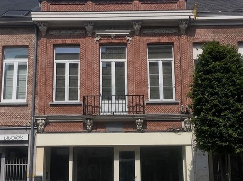 Duplex élégant avec charme et confort au coeur de Lier - 145 m² de plaisir à vivre !<br />
Bienvenue dans ce magnifique duplex de 145 m², situé dans l