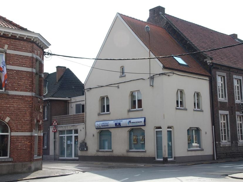 Instapklaar appartement op het eerste verdiep. Bestaande uit een inkomhal, woonkamer met eetruimte en keuken, berging, badkamer, 1 slaapkamer en terra