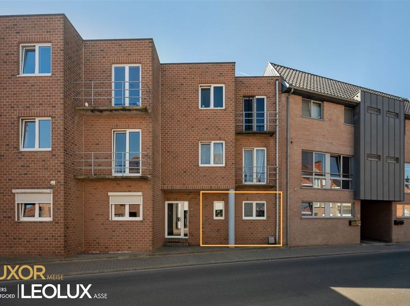 Welkom in dit charmante appartement in het hart van Merchtem! Dit moderne en goed onderhouden appartement biedt het perfecte evenwicht tussen comfort