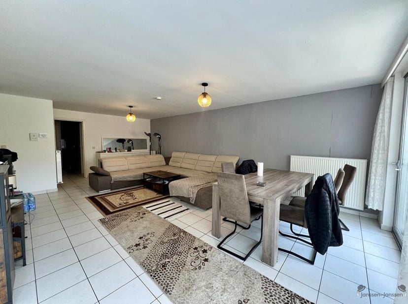 Bienvenue dans cet appartement de rez-de-chaussée situé au centre de Hamme !<br />
L'espace de vie d'une superficie de 67 m² offre tout ce dont vous