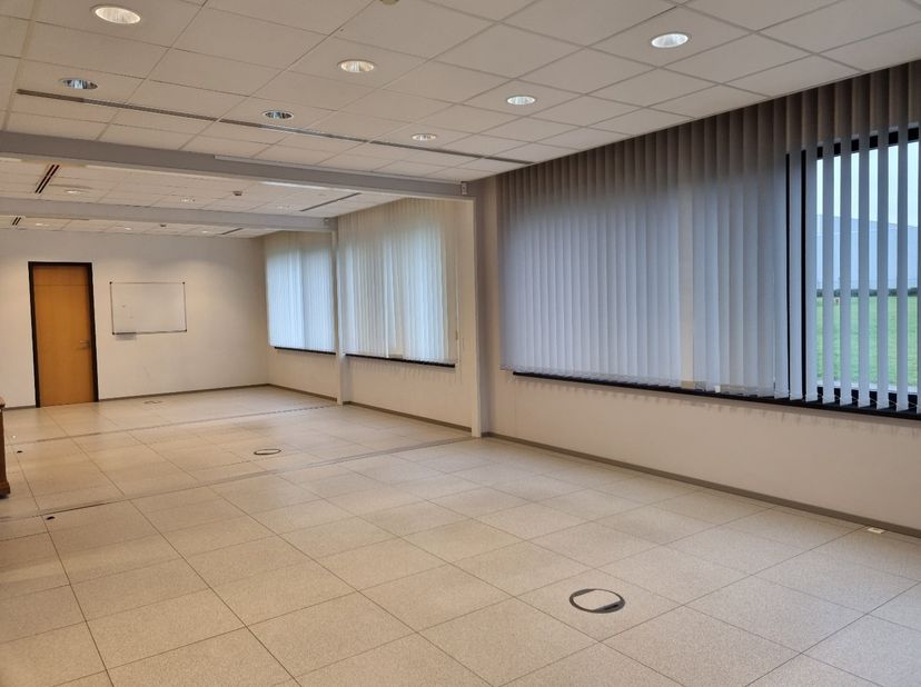 Bien professionnel à louer
                    à 3500 Hasselt