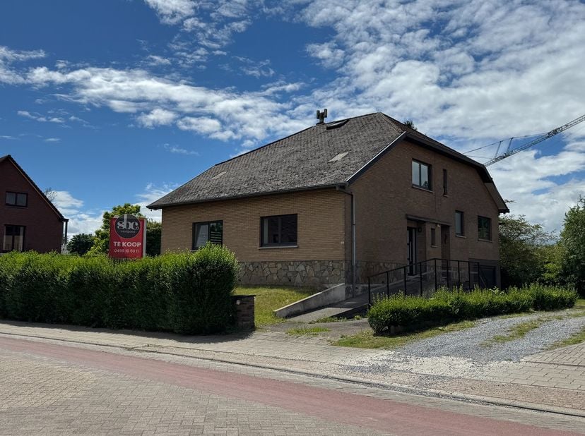 Vrijstaande woning op&amp;nbsp;toplocatie in Hasselt&amp;nbsp;– ideaal voor een gezin op zoek naar ruimte!<br />
Adres: Hasselt, Paalsteenstraat 82.<br />
<br