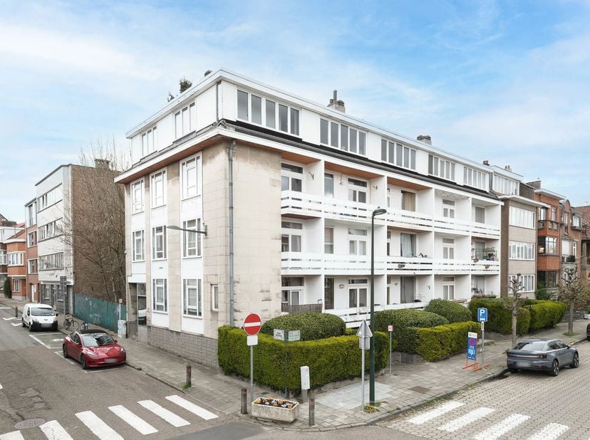 Spacieux et charmant duplex d’environ 150 m² avec terrasses et vue imprenable à Auderghem<br />
Situé Rue Valduc 47 à Auderghem, ce magnifique et très