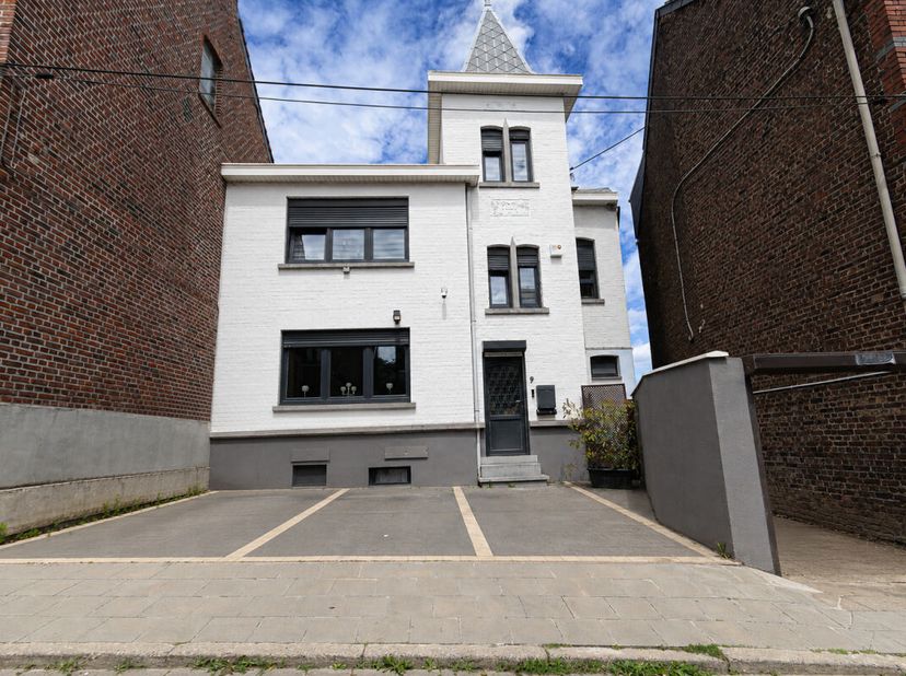 Huis te koop
                    in 6010 Couillet