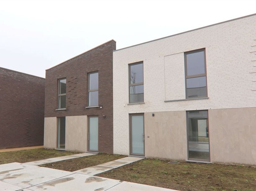 BEN MAISON AVEC 3 CHAMBRES + JARDIN DANS UN QUARTIER VERT<br />
A Wiekevorst, une commune rurale de Heist-op-den-Berg, nous trouvons cette maison situ